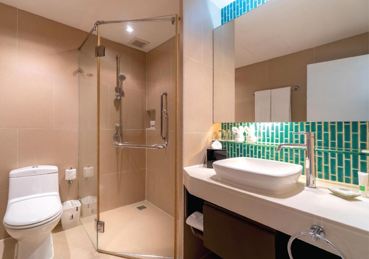 Hotel Radisson And Phuket Kamala Beach
